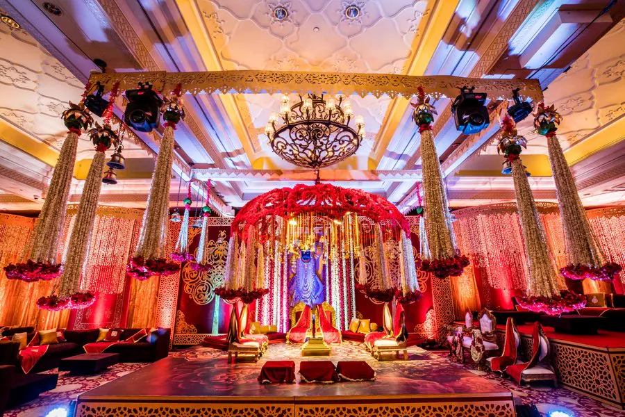 "Luxury vs Minimalist Wedding Planning"