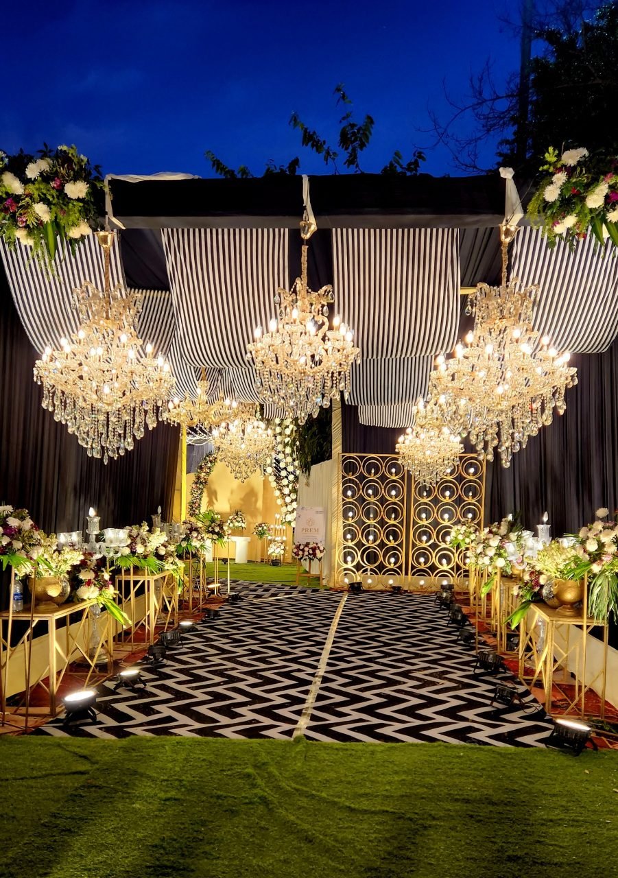 10 Unique Wedding Entrance Decor Ideas